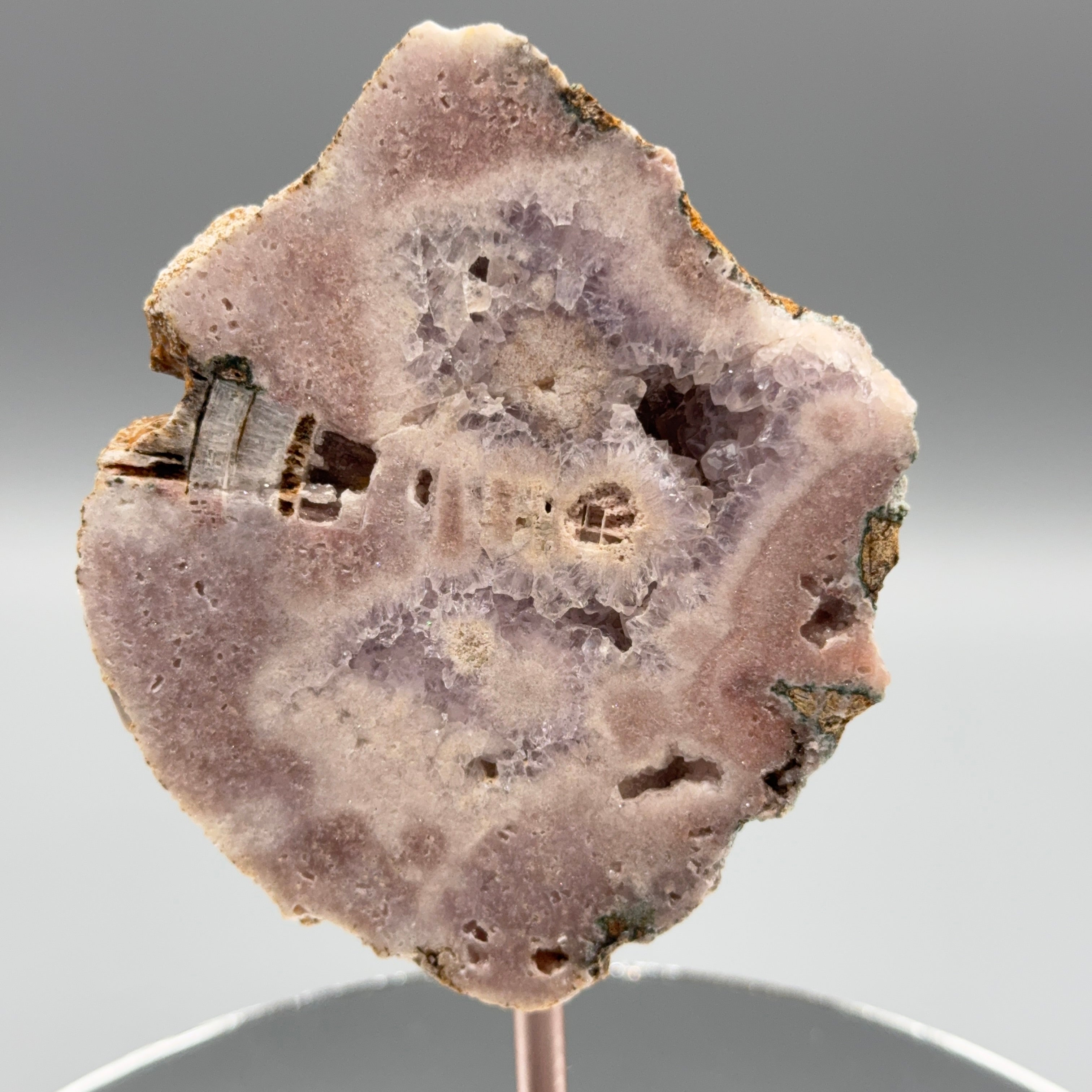Pink Amethyst auf Ständer