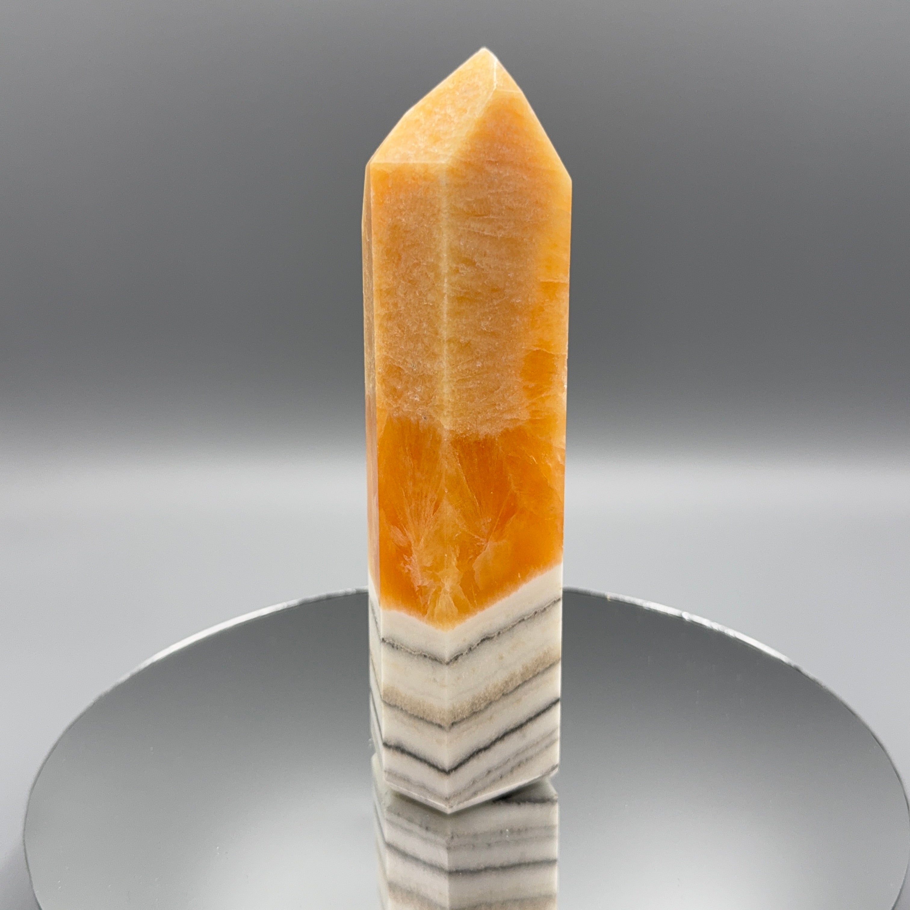 Orangen Calcit Turm