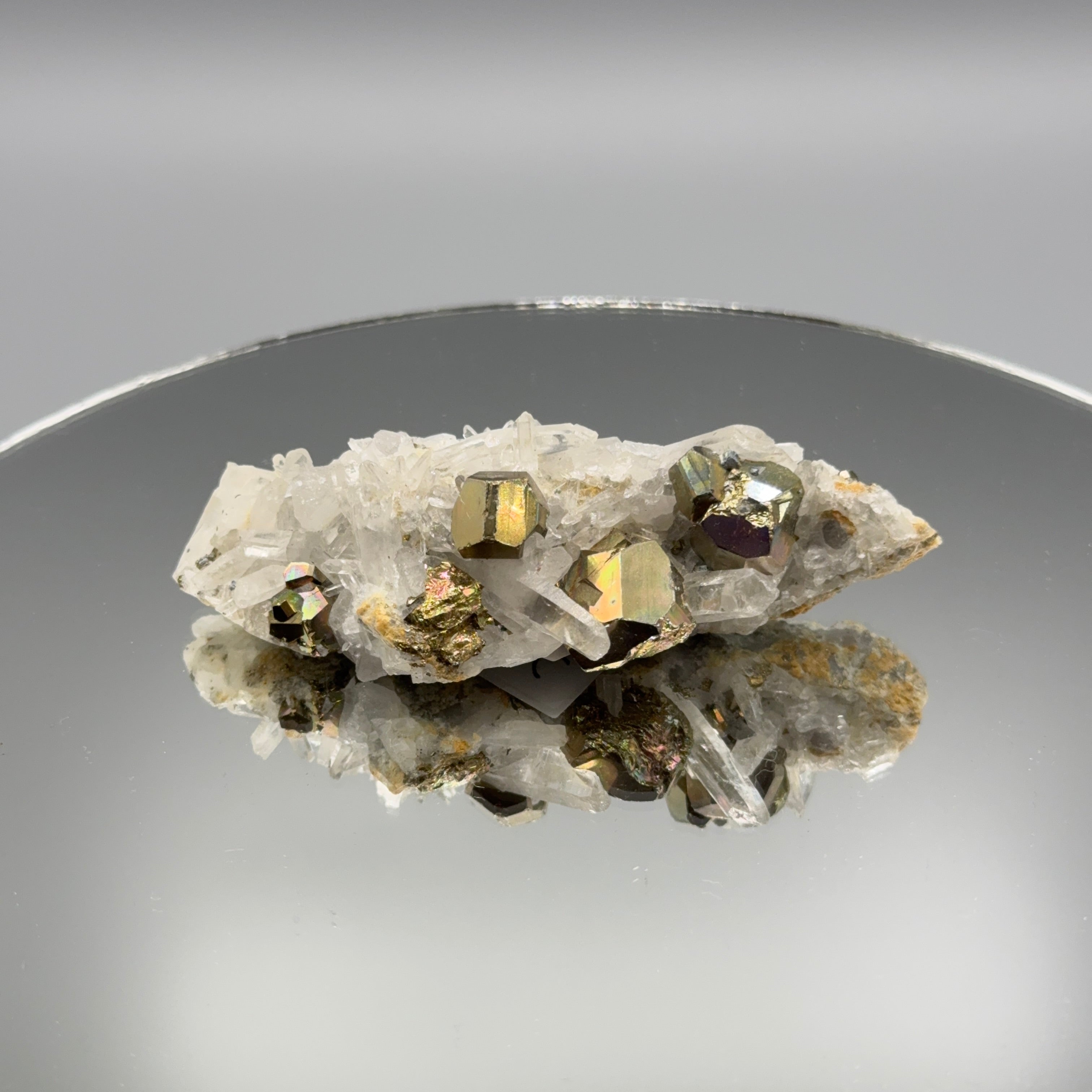 Pyrit mit Bergkristall Cluster