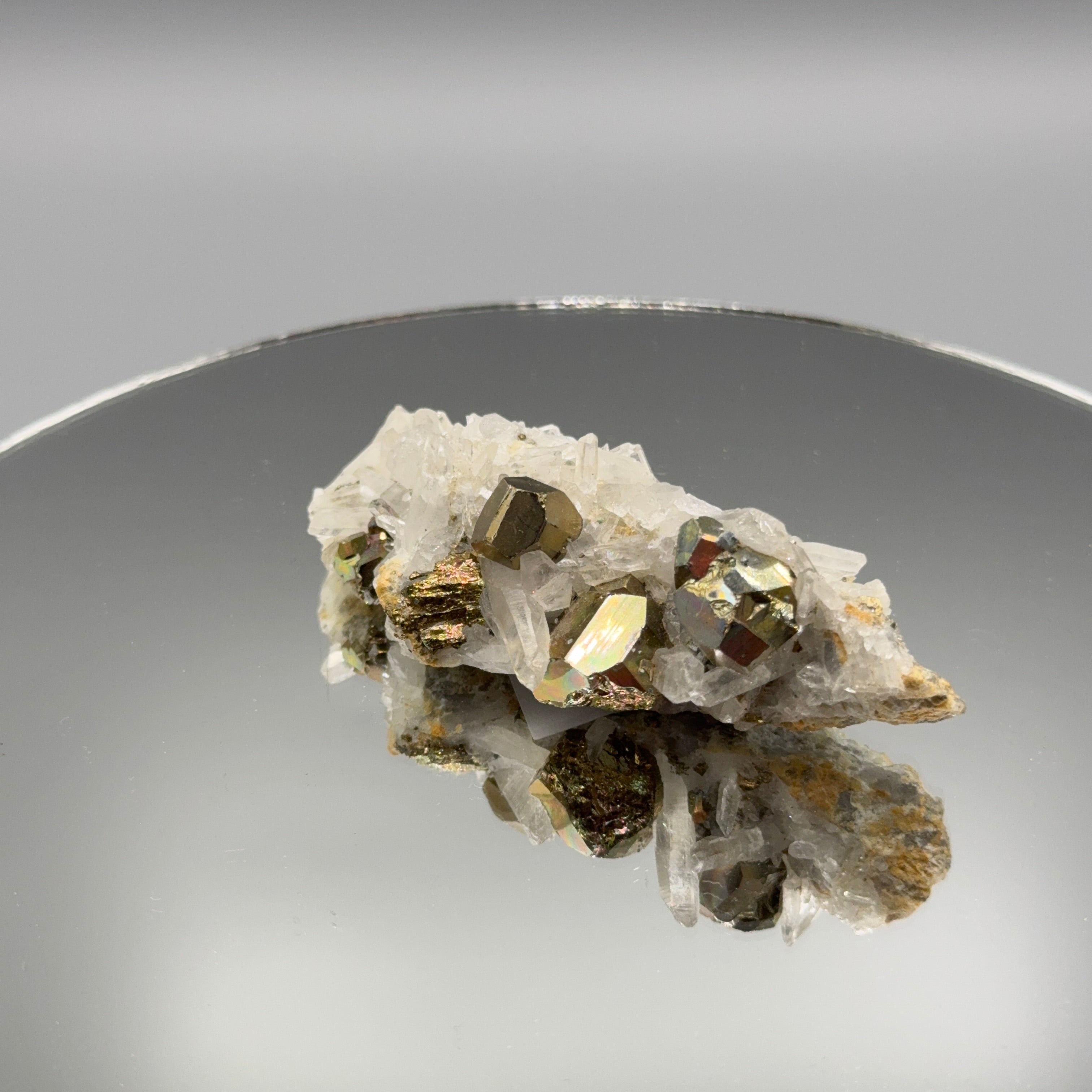 Pyrit mit Bergkristall Cluster