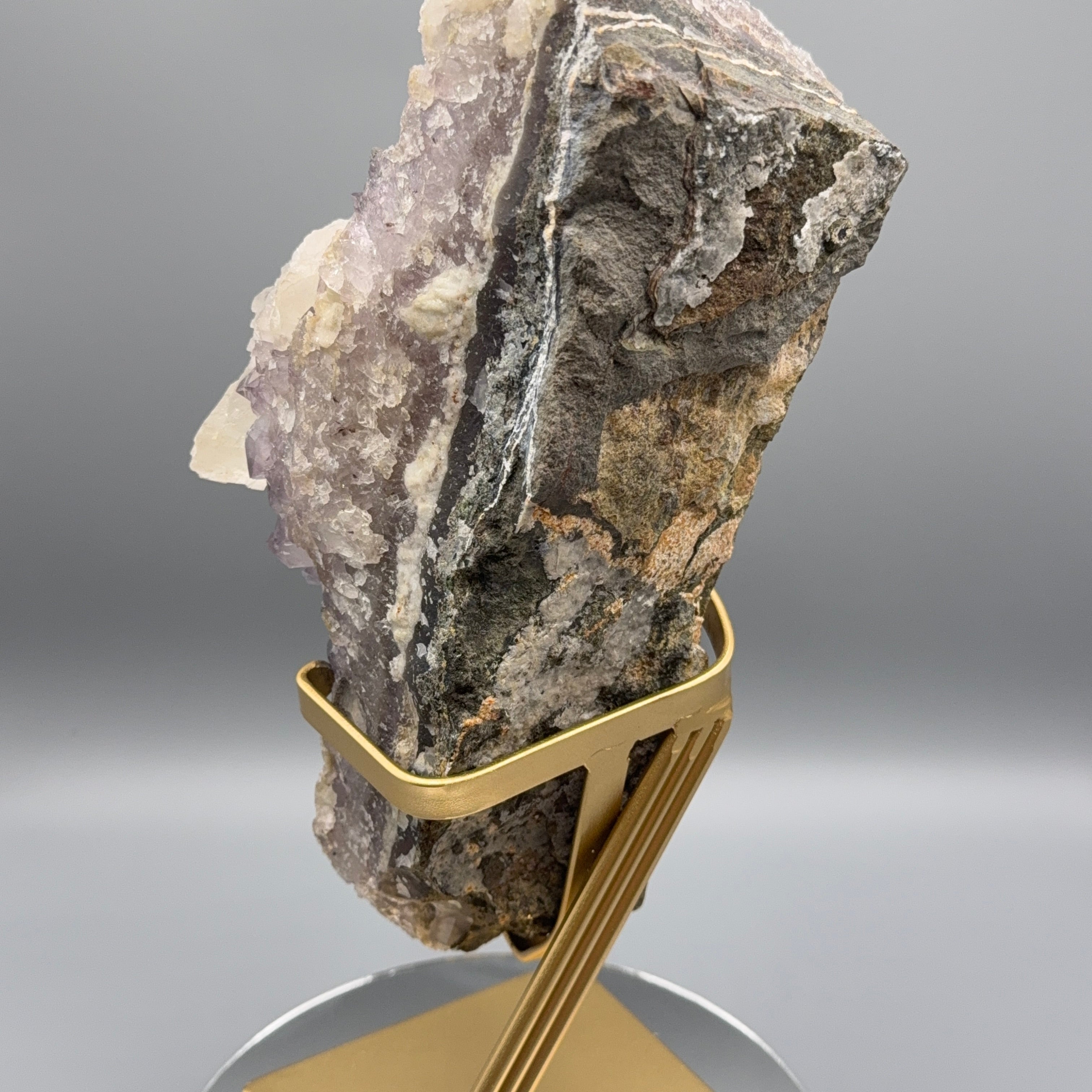 XL Amethyst mit Calcit auf Ständer