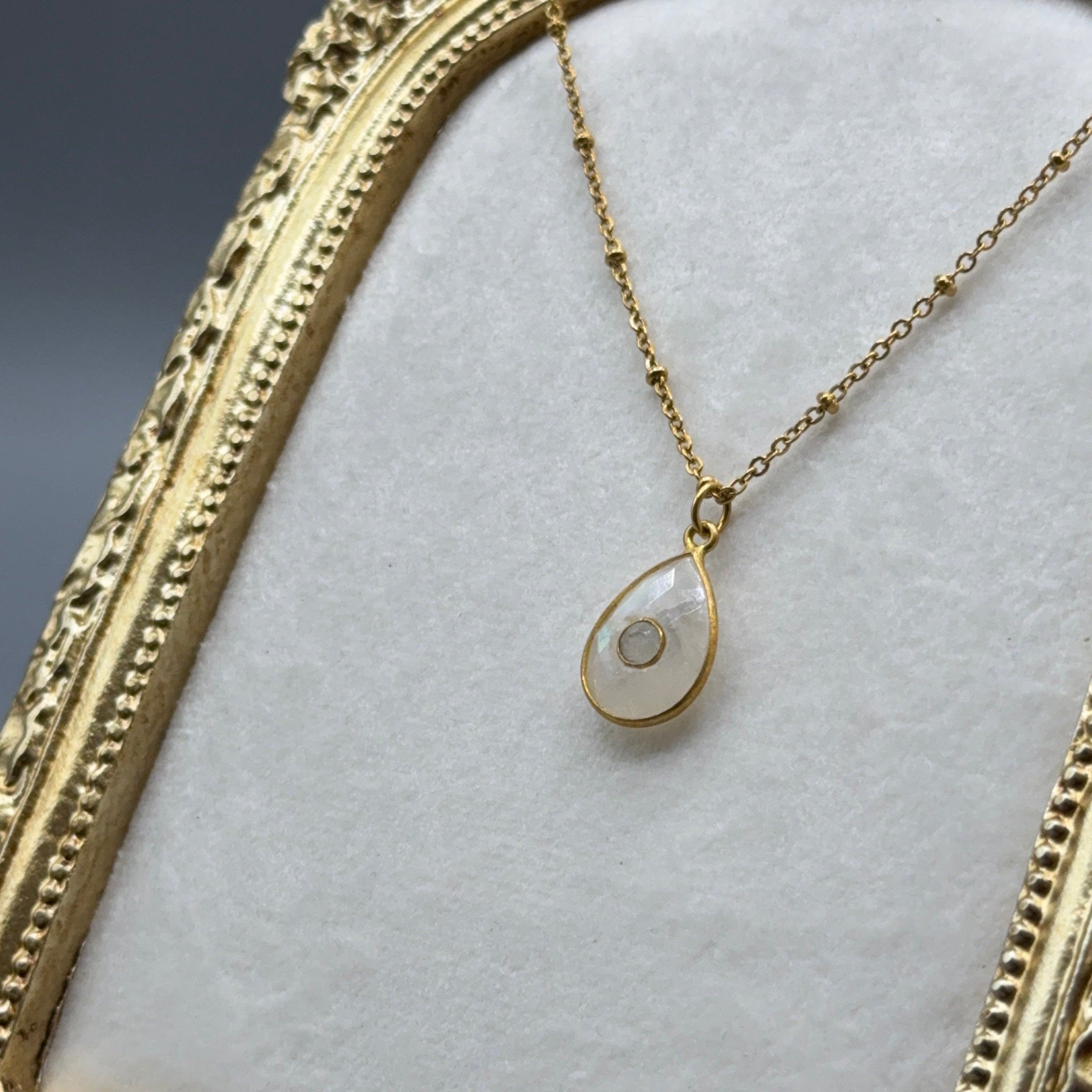 Regenbogen Mondstein Kette - gold