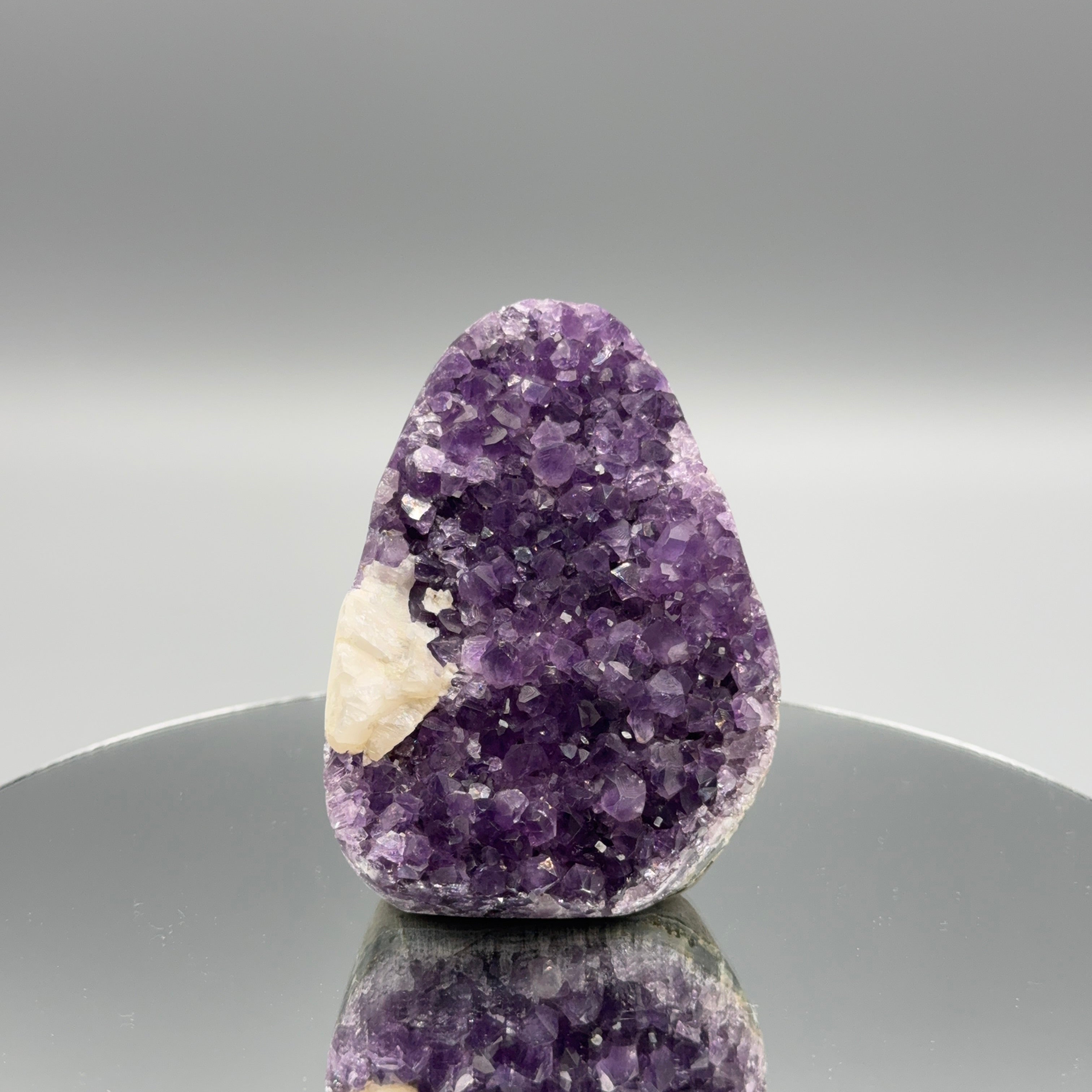 Amethyst Cut Base mit Calcit