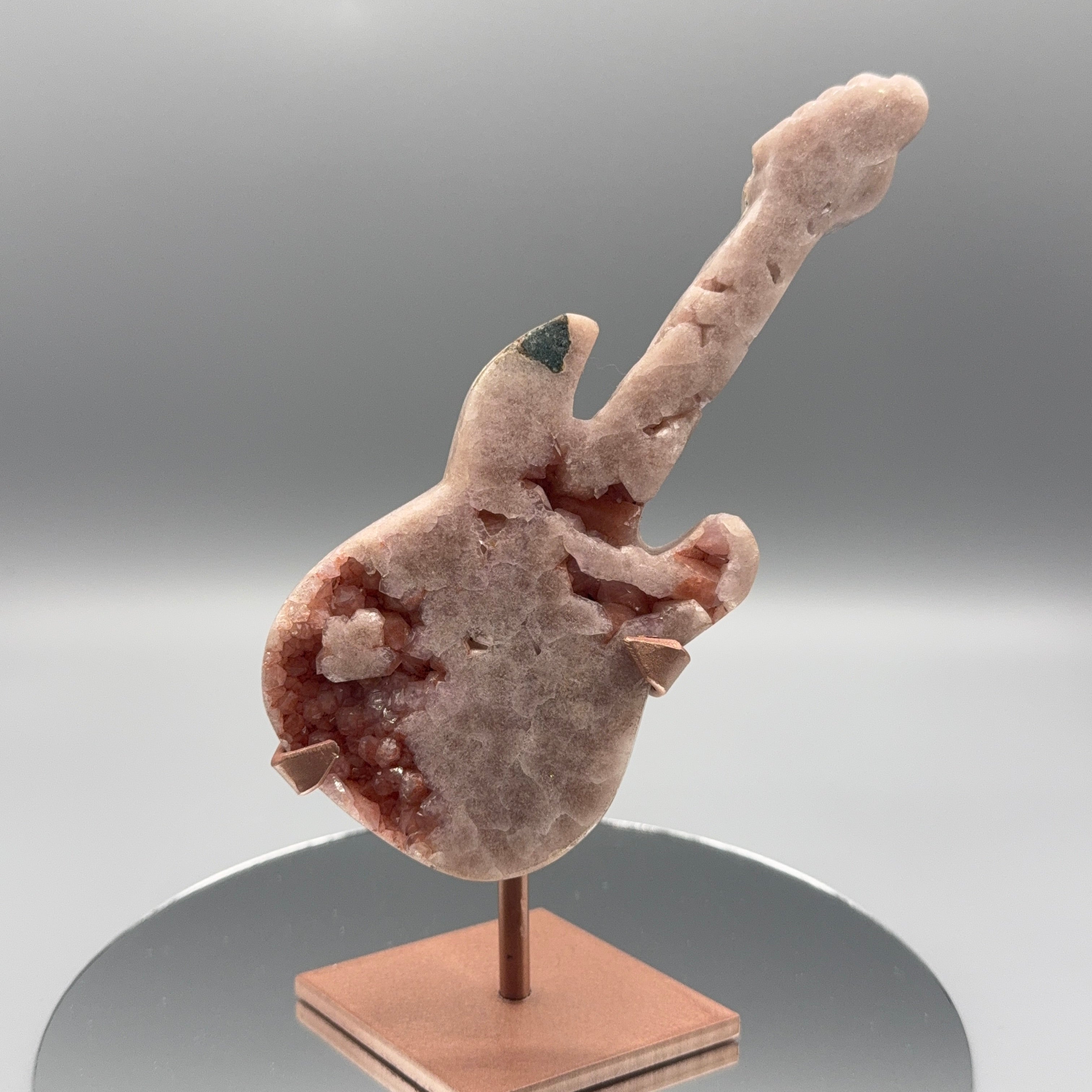 Pink Amethyst Gitarre auf Ständer
