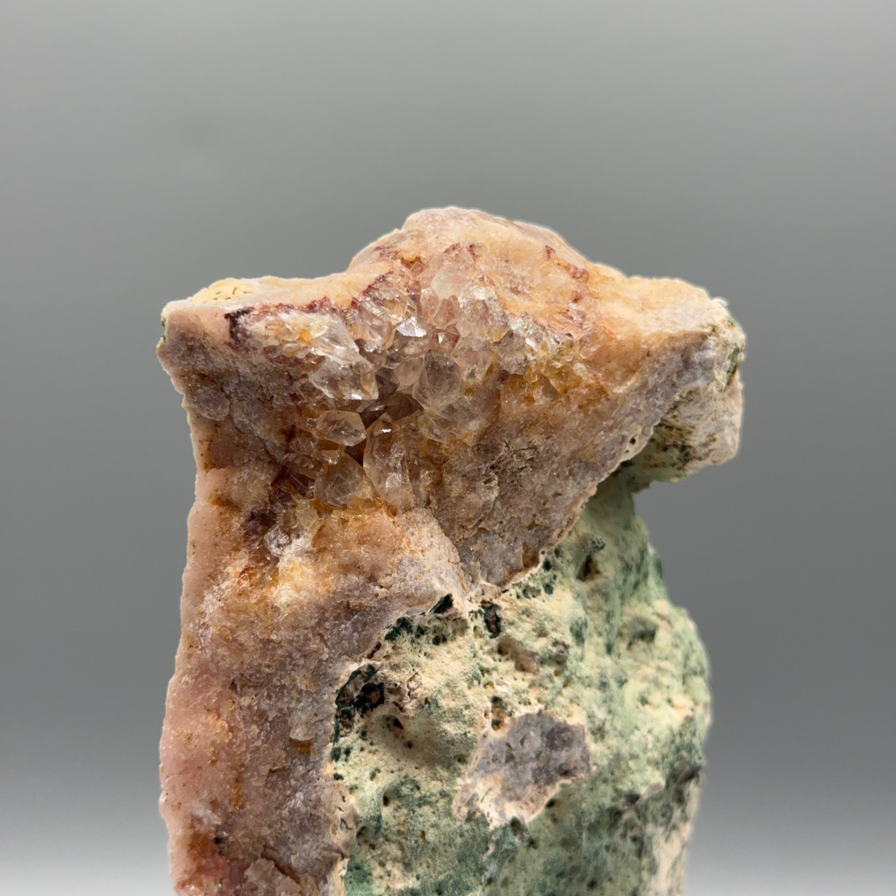 Pink Amethyst auf Ständer