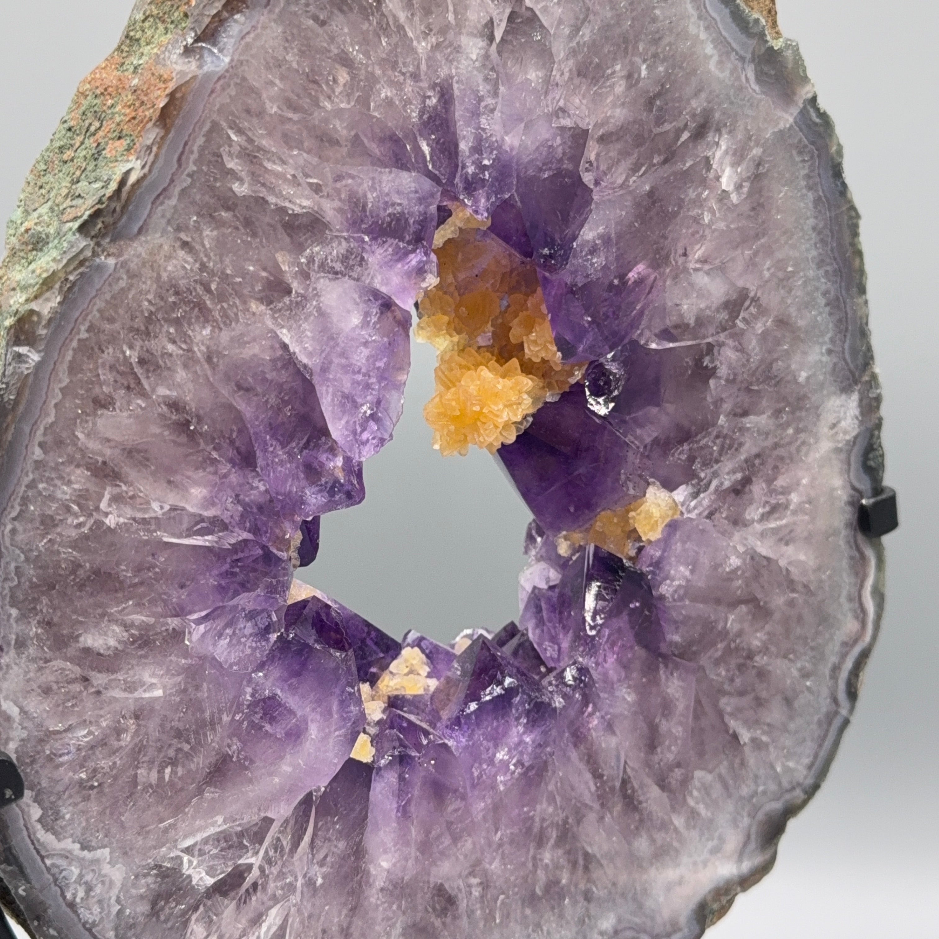 Amethys Portal mit Calcit