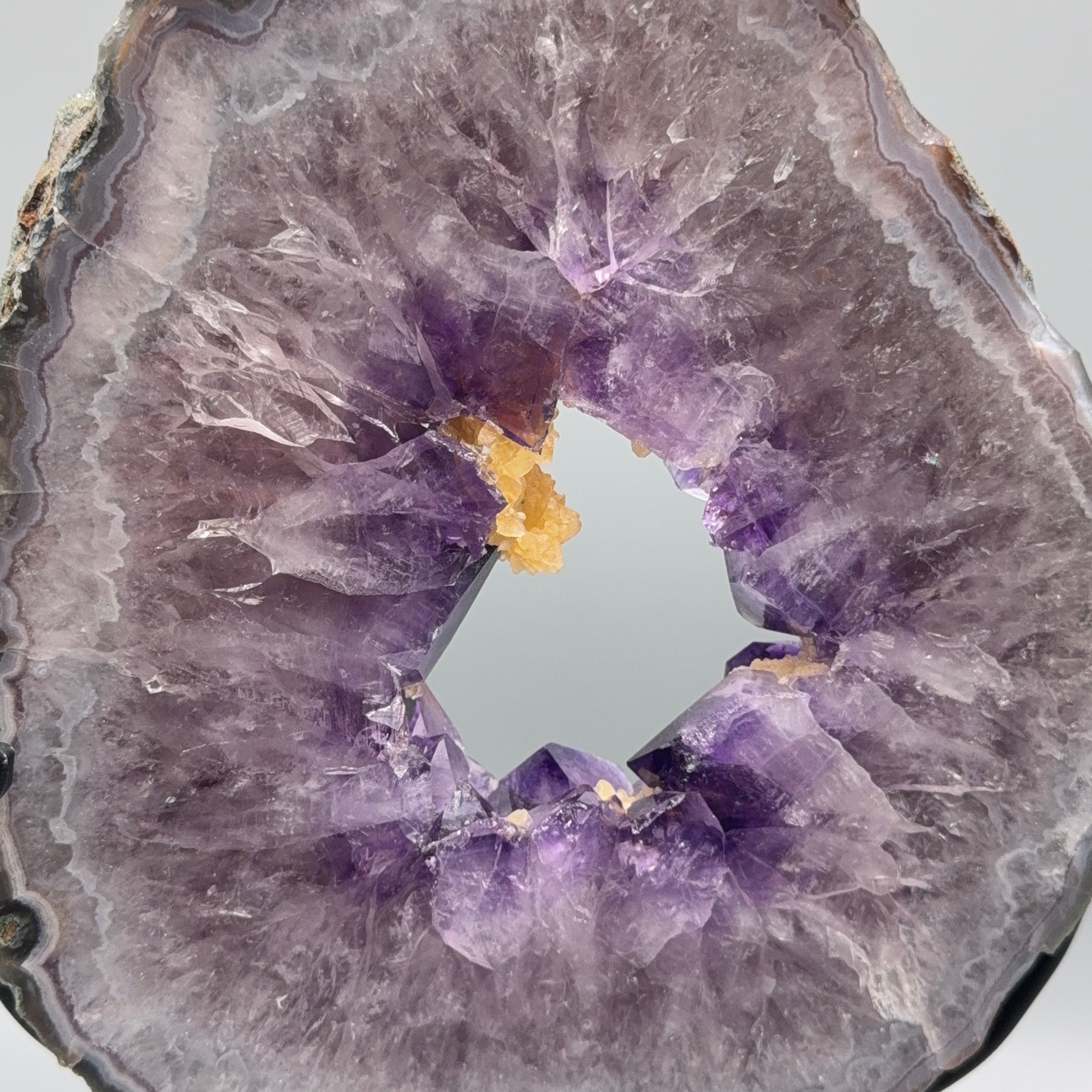 Amethys Portal mit Calcit
