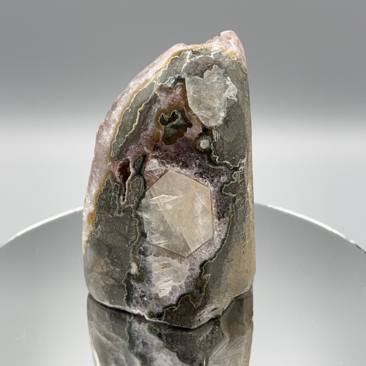 Rainbow Galaxy Amethyst Cut Base mit Hexagon-Calcit