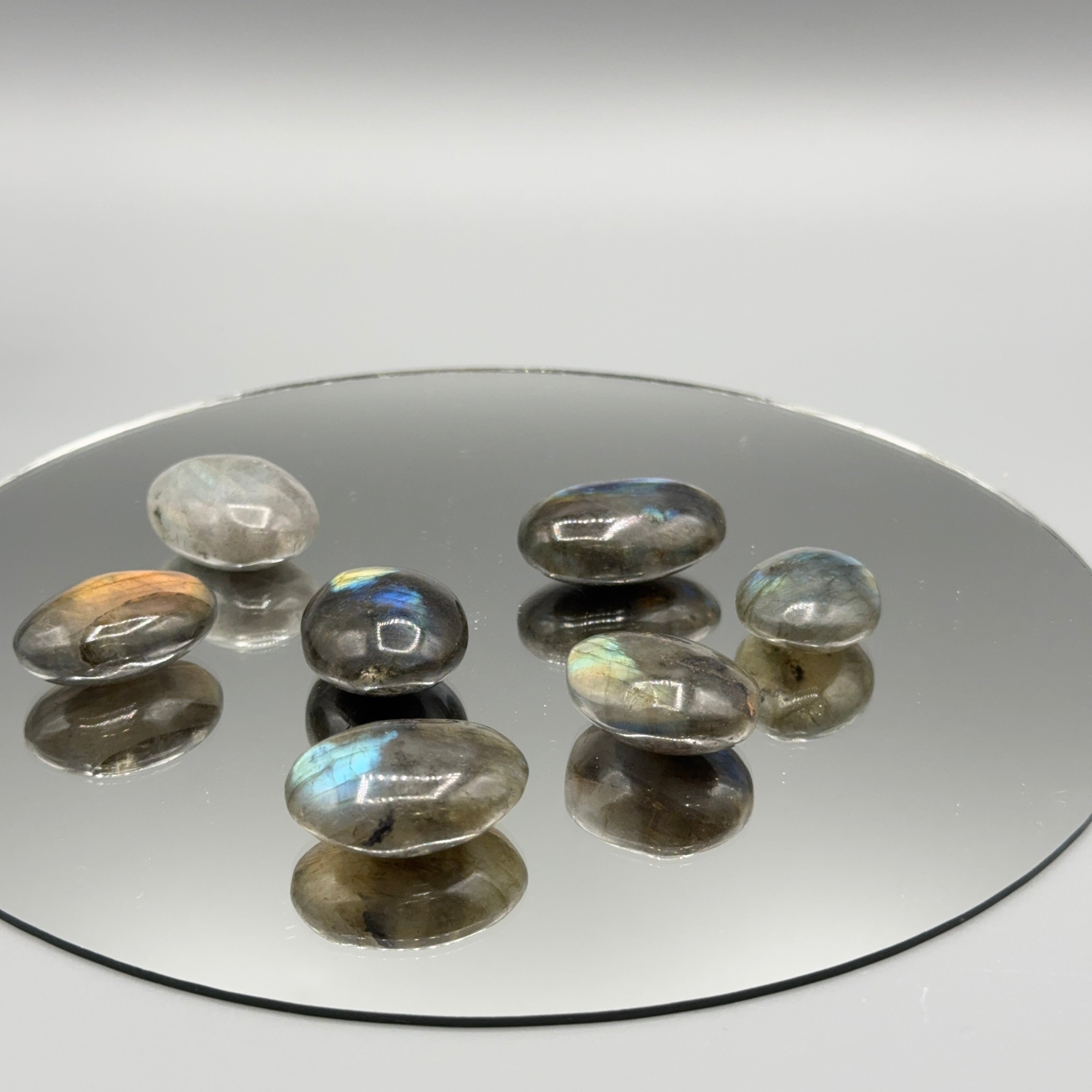 Trommelstein Labradorit