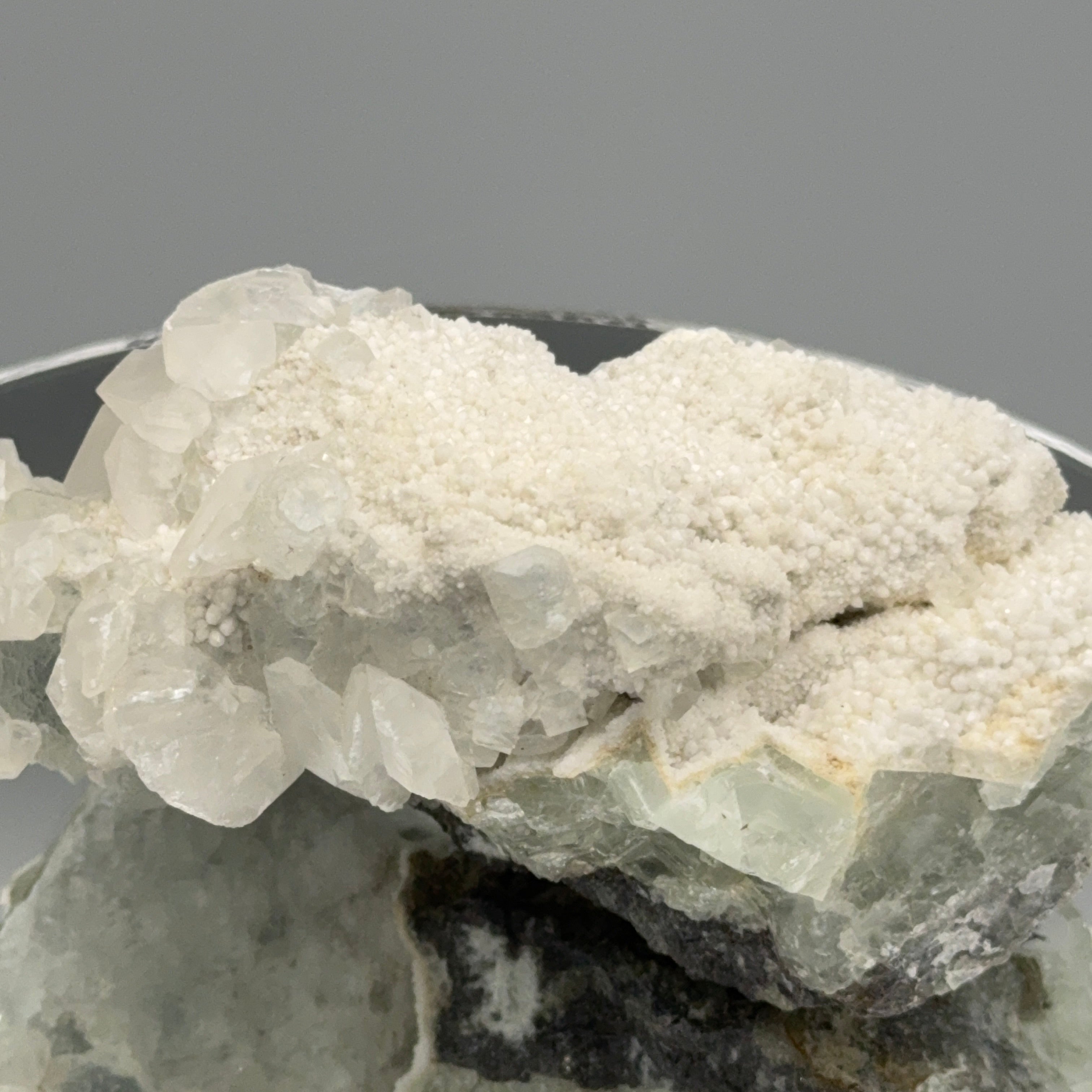 Fluorit auf Calcit