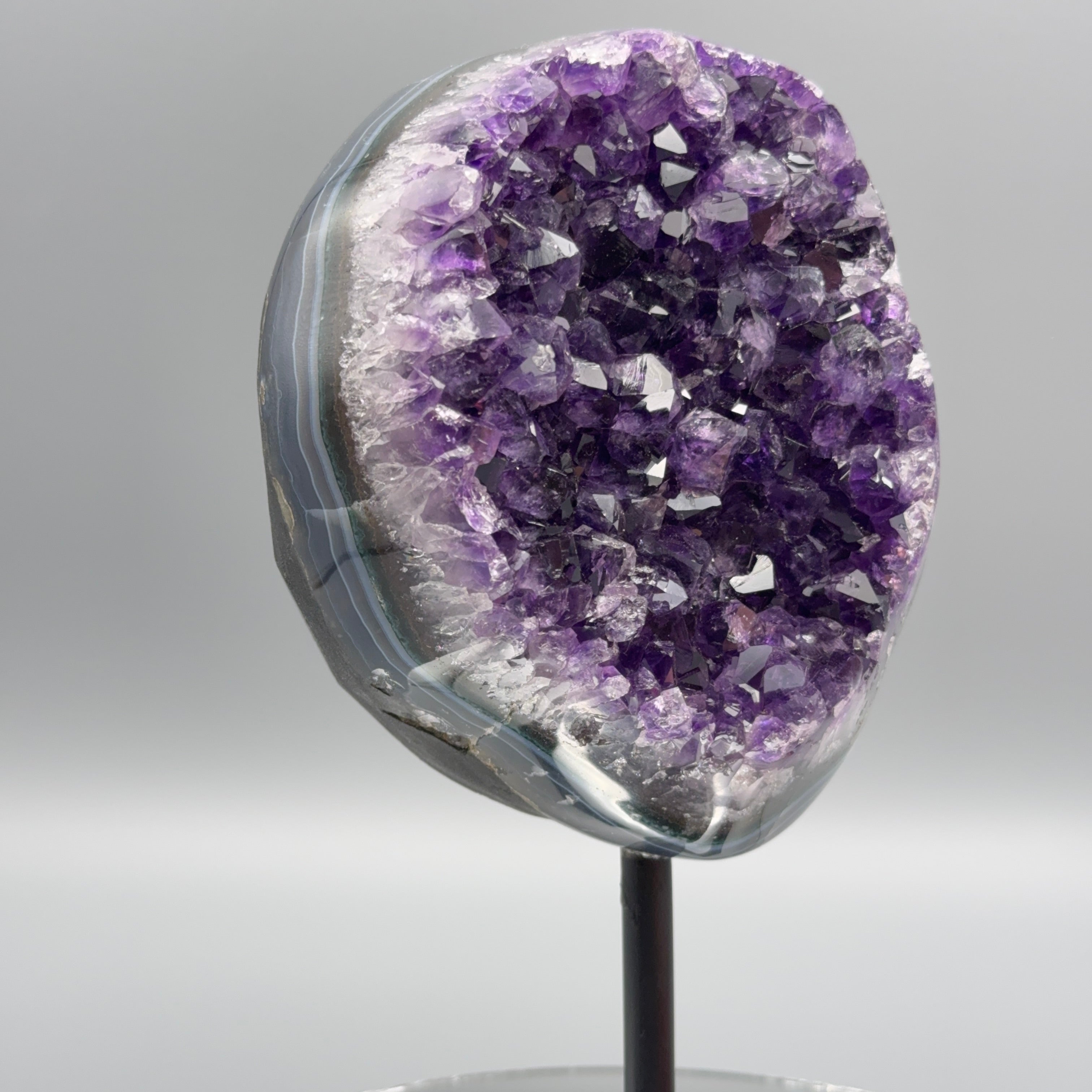 Amethyst auf Ständer