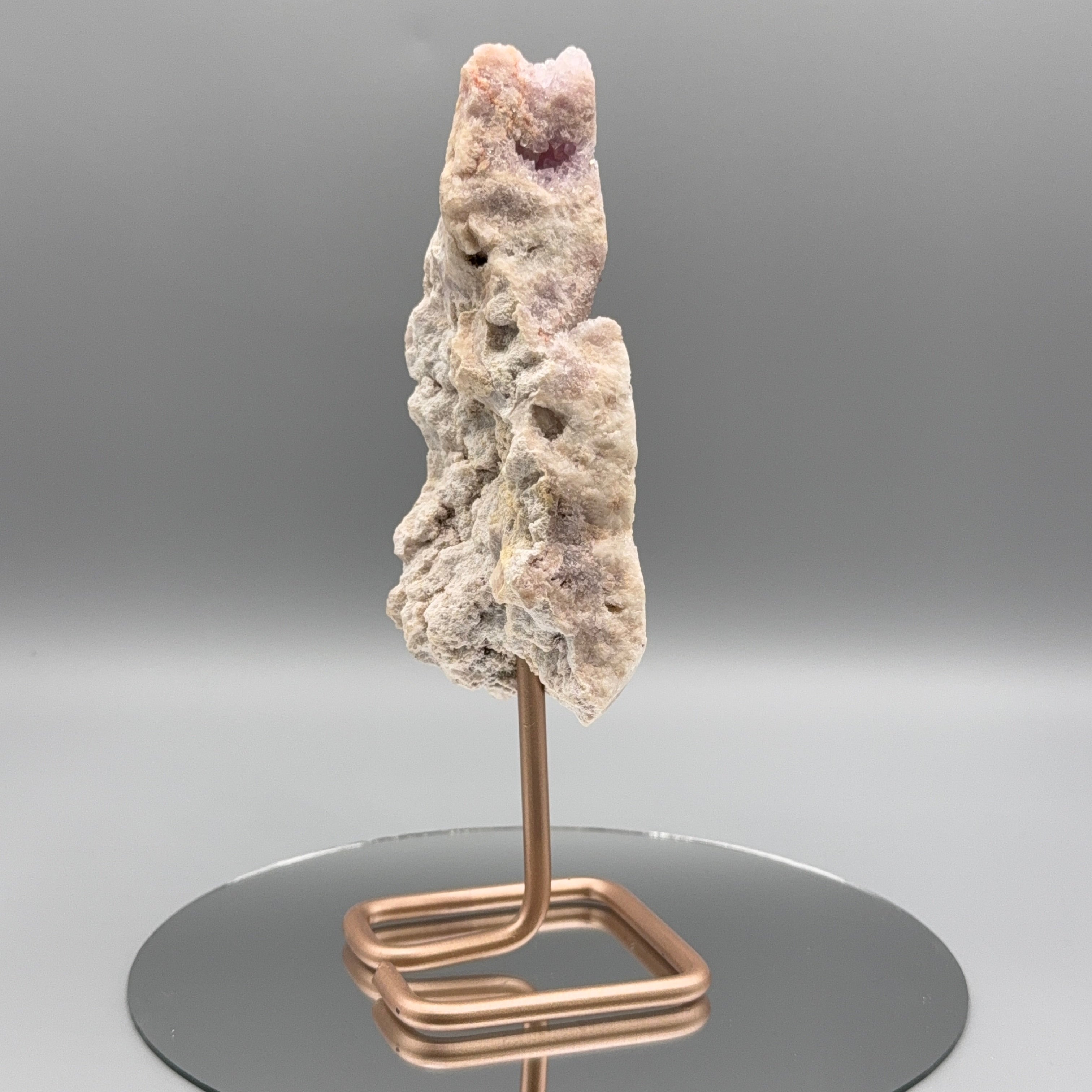 Pink Amethyst auf Ständer