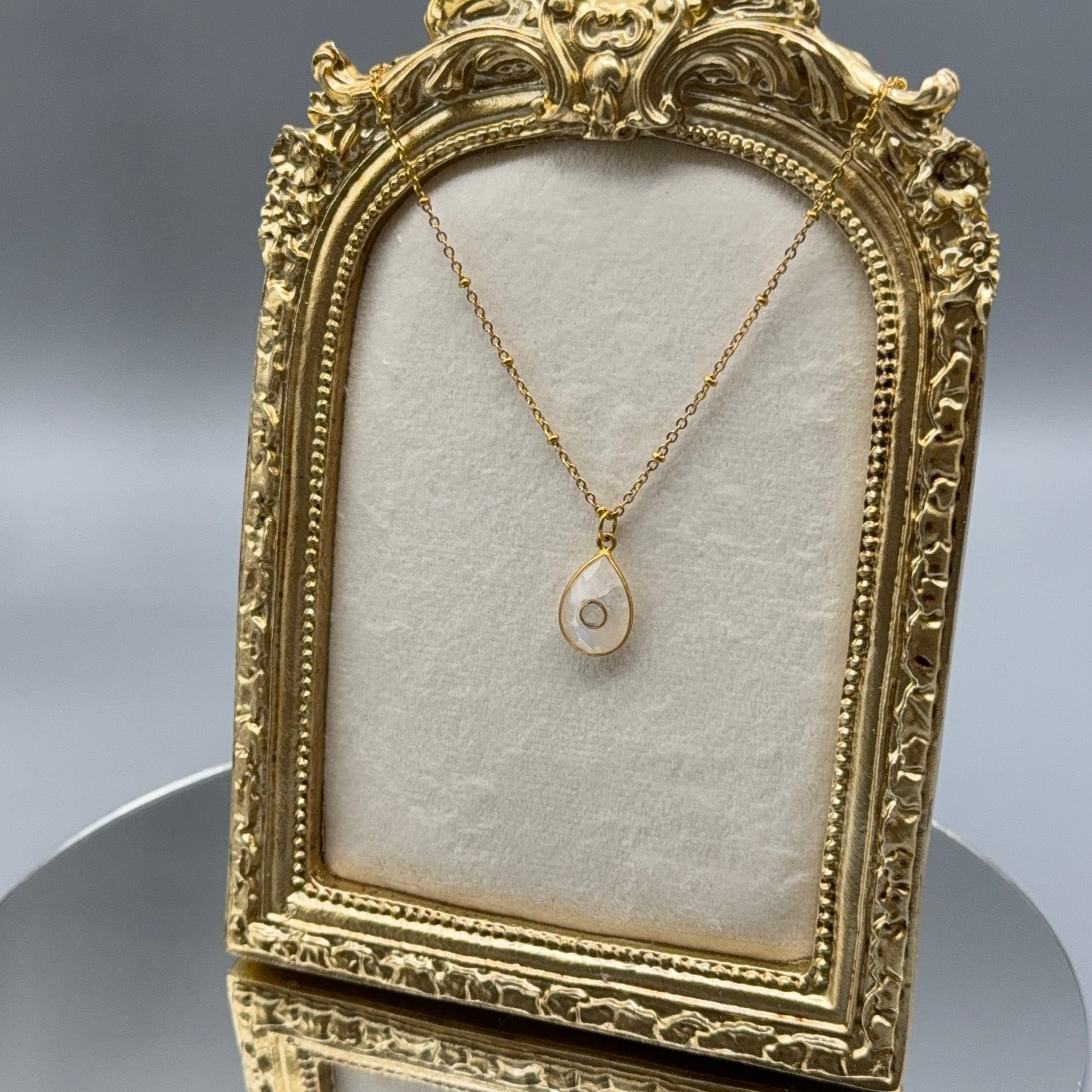 Regenbogen Mondstein Kette - gold