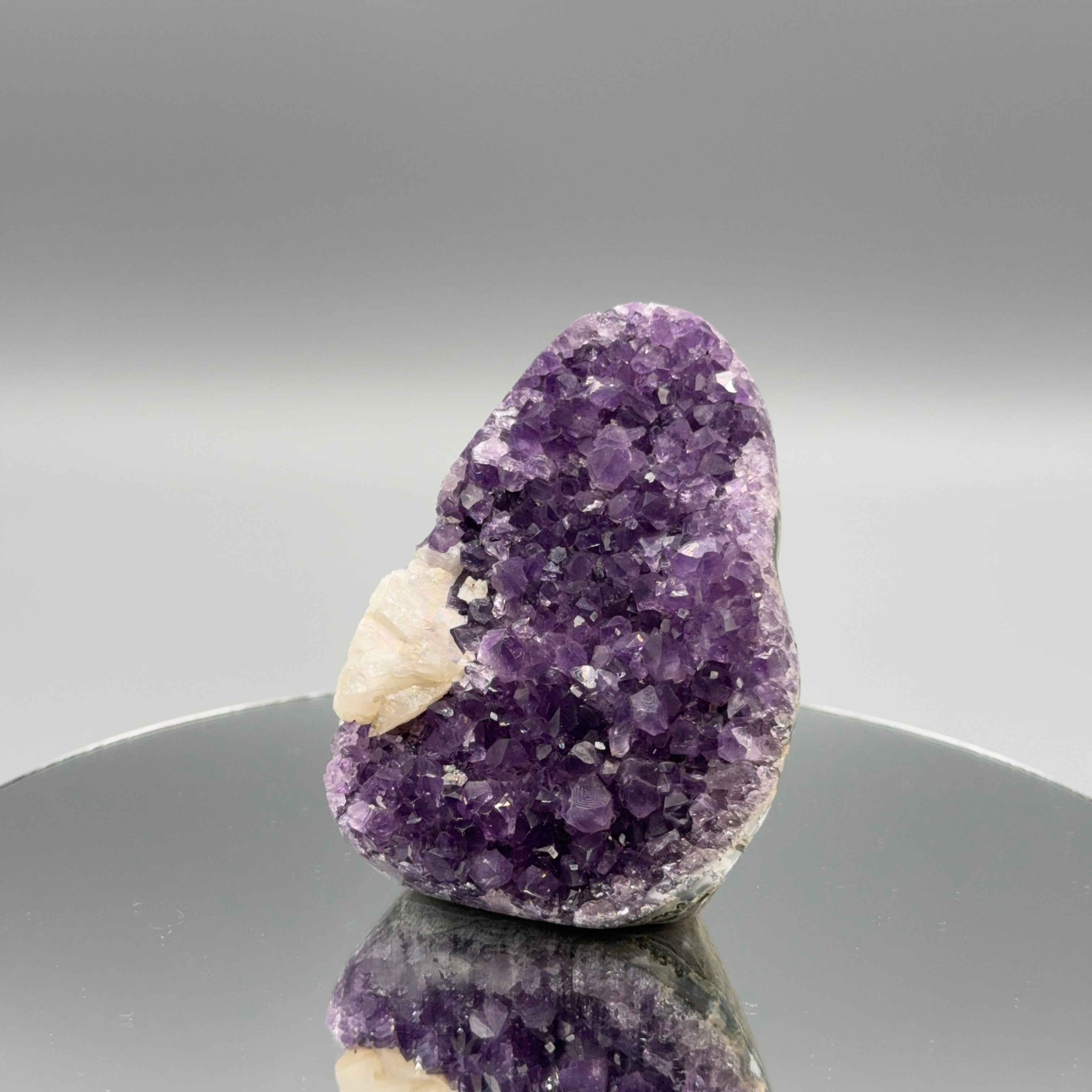 Amethyst Cut Base mit Calcit